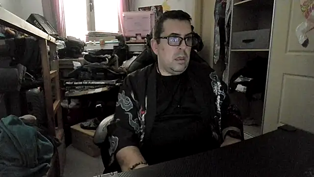 Snapshot of Usame_como_quieras chatting on 12/18/25, 01:37 Usame como quieras online show from 12/18/25, 01:37