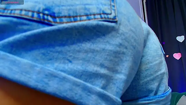 Snapshot of Deea_Vibe_Me chatting on 02/20/25, 10:48 Deea Vibe Me online show from 02/20/25, 10:48