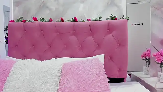 Ariana greenblat online show from 09/10/25, 04:28