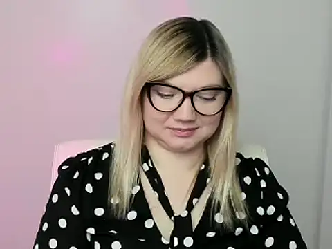 Lola moree online show from 10/15/25, 12:02