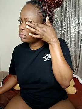 Snapshot of Cherry-brown55 chatting on 11/12/25, 01:32 Cherry-brown55 online show from 11/12/25, 01:32