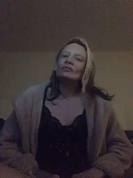 Snapshot of blondey206 chatting on 03/12/25, 12:20 blondey206 online show from 03/12/25, 12:20