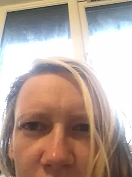 Snapshot of blondey206 chatting on 02/10/25, 04:47 blondey206 online show from 02/10/25, 04:47