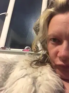 Snapshot of blondey206 chatting on 03/10/25, 04:28 blondey206 online show from 03/10/25, 04:28