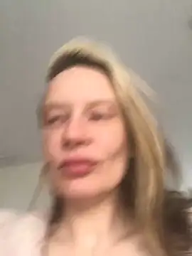 Snapshot of blondey206 chatting on 03/10/25, 05:18 blondey206 online show from 03/10/25, 05:18