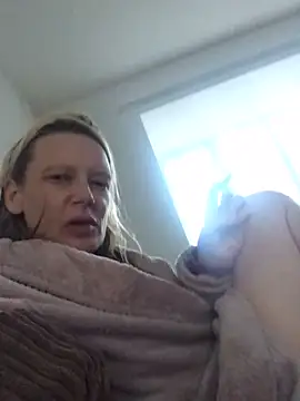 Snapshot of blondey206 chatting on 03/11/25, 06:41 blondey206 online show from 03/11/25, 06:41