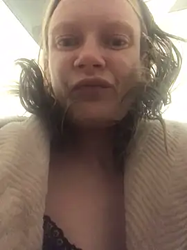 Snapshot of blondey206 chatting on 03/14/25, 01:05 blondey206 online show from 03/14/25, 01:05