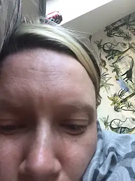 Snapshot of blondey206 chatting on 03/10/25, 07:55 blondey206 online show from 03/10/25, 07:55