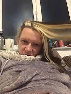 Snapshot of blondey206 chatting on 02/11/25, 03:50 blondey206 online show from 02/11/25, 03:50