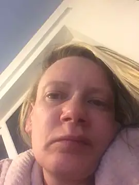 Snapshot of blondey206 chatting on 03/19/25, 04:25 blondey206 online show from 03/19/25, 04:25