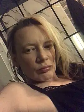 Snapshot of blondey206 chatting on 03/12/25, 09:45 blondey206 online show from 03/12/25, 09:45