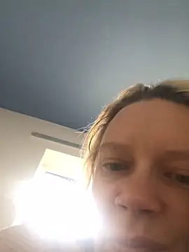 Snapshot of blondey206 chatting on 02/17/25, 03:11 blondey206 online show from 02/17/25, 03:11