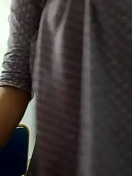 Snapshot of saaniya chatting on 03/16/25, 12:00 saaniya online show from 03/16/25, 12:00