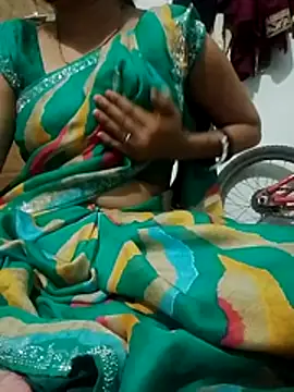 Snapshot of saaniya chatting on 11/13/25, 07:51 saaniya online show from 11/13/25, 07:51