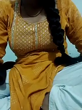 Snapshot of saaniya chatting on 11/11/25, 08:31 saaniya online show from 11/11/25, 08:31