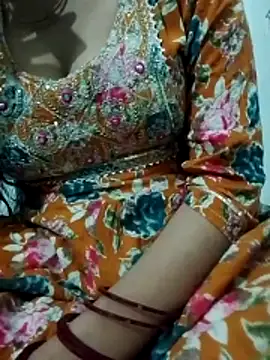 Snapshot of saaniya chatting on 11/12/25, 08:29 saaniya online show from 11/12/25, 08:29