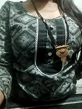 Snapshot of saaniya chatting on 03/15/25, 04:21 saaniya online show from 03/15/25, 04:21