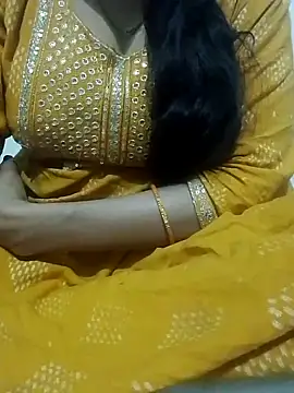 Snapshot of saaniya chatting on 10/17/25, 10:33 saaniya online show from 10/17/25, 10:33