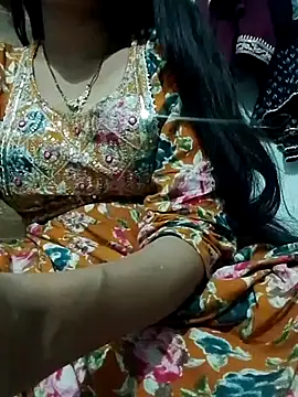 Snapshot of saaniya chatting on 10/18/25, 08:00 saaniya online show from 10/18/25, 08:00