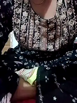 Snapshot of saaniya chatting on 11/14/25, 05:05 saaniya online show from 11/14/25, 05:05