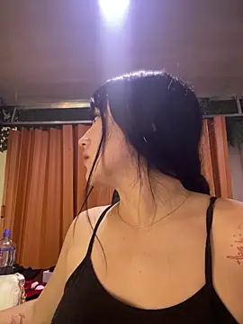 Snapshot of Melody_rousse_ chatting on 12/15/25, 08:36 Melody rousse online show from 12/15/25, 08:36