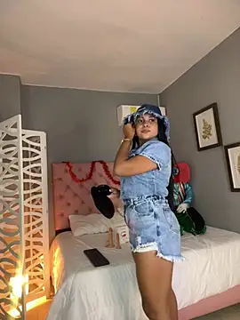 Snapshot of ashanty_queen chatting on 03/02/25, 12:36 ashanty queen online show from 03/02/25, 12:36