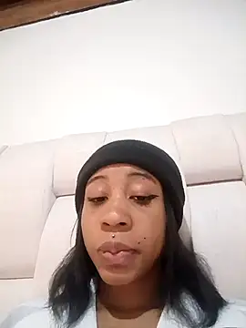 Snapshot of Zaira_Rose_ chatting on 04/17/26, 01:47 Zaira Rose online show from 04/17/26, 01:47