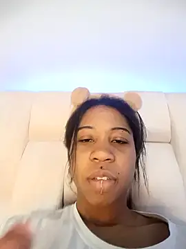 Snapshot of Zaira_Rose_ chatting on 03/25/26, 02:16 Zaira Rose online show from 03/25/26, 02:16