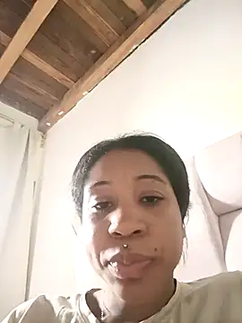 Snapshot of Zaira_Rose_ chatting on 04/28/26, 04:17 Zaira Rose online show from 04/28/26, 04:17