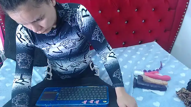 Ariasmithog online show from 11/30/25, 09:21