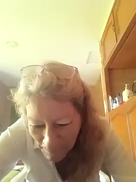 MaryLunna online show from 02/12/25, 02:10