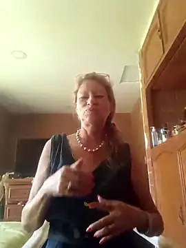 MaryLunna online show from 02/13/25, 02:09