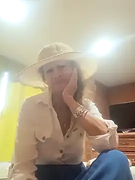MaryLunna online show from 03/22/25, 11:32