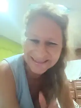 MaryLunna online show from 03/23/25, 12:04