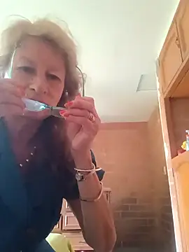 MaryLunna online show from 03/10/25, 07:40