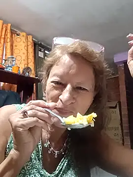 MaryLunna online show from 02/19/25, 12:55