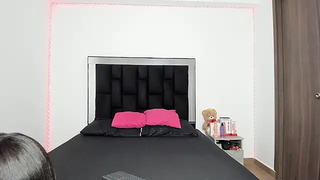 victoriacolin online show from 02/21/25, 11:54