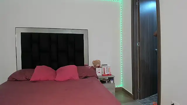 victoriacolin online show from 03/05/25, 12:11