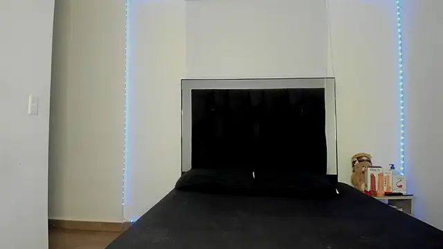 victoriacolin online show from 10/21/25, 12:04