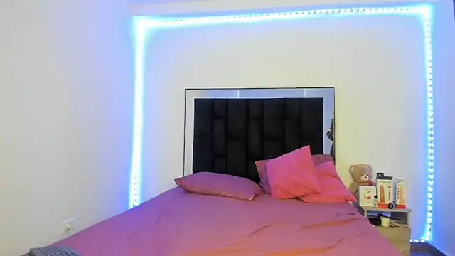 victoriacolin online show from 03/12/25, 10:39