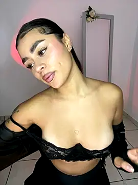 Snapshot of meli_ortiz_ chatting on 10/21/25, 04:06 meli ortiz  online show from 10/21/25, 04:06