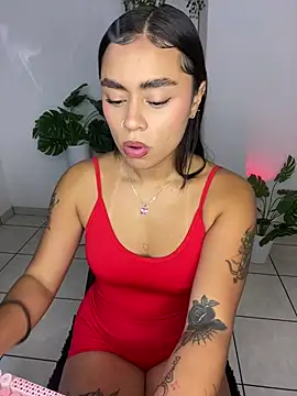 Snapshot of meli_ortiz_ chatting on 06/24/26, 03:32 meli ortiz online show from 06/24/26, 03:32