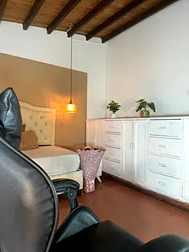 Hadley  online show from 10/30/25, 04:11