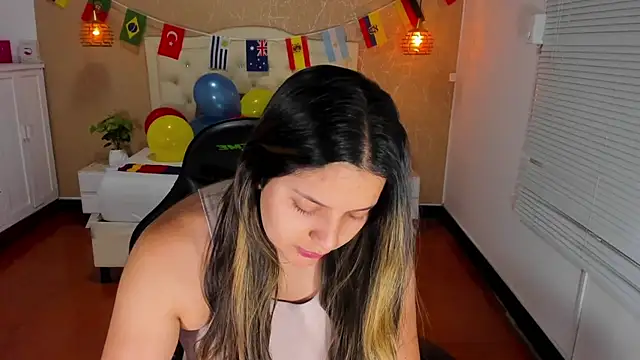 Snapshot of Hadley_ chatting on 06/19/26, 03:34 Hadley online show from 06/19/26, 03:34
