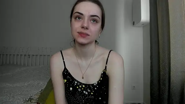 Snapshot of Hustle_Babyy chatting on 11/13/25, 08:29 Hustle Babyy online show from 11/13/25, 08:29