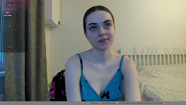 Snapshot of Hustle_Babyy chatting on 12/15/25, 12:55 Hustle Babyy online show from 12/15/25, 12:55