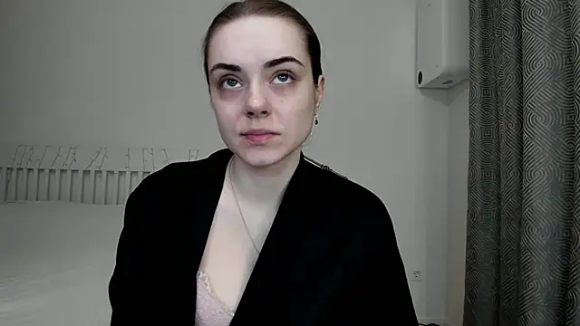 Snapshot of Hustle_Babyy chatting on 11/18/25, 02:31 Hustle Babyy online show from 11/18/25, 02:31