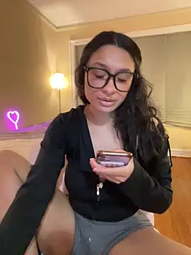 Snapshot of Cristinasunny chatting on 02/28/26, 04:45 Cristinasunny online show from 02/28/26, 04:45