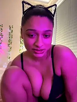 Snapshot of Cristinasunny chatting on 10/25/25, 01:27 Cristinasunny online show from 10/25/25, 01:27