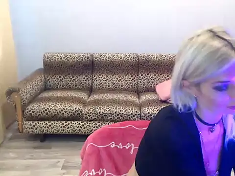 Snapshot of SexyBeatriice chatting on 11/12/25, 07:12 SexyBeatriice online show from 11/12/25, 07:12